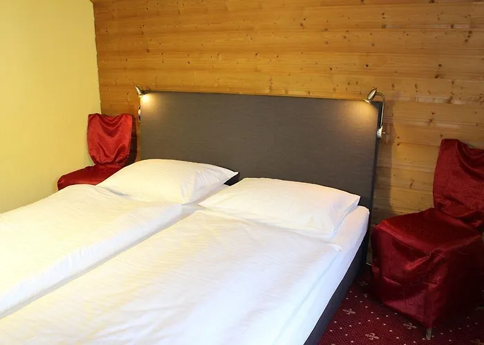 リンドヴルム ホテル 2*