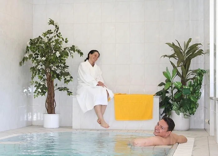 リンドヴルム ホテル 2*